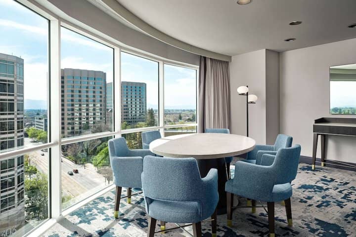 Room 32 of 84