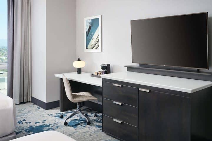 Room 10 of 84